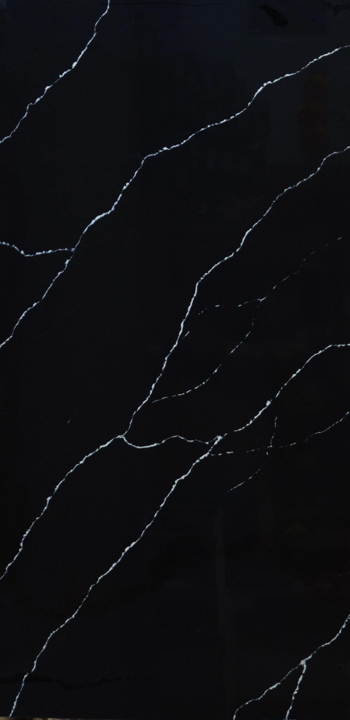 Engineered Stone H2806 Nero Marquina with white veining.