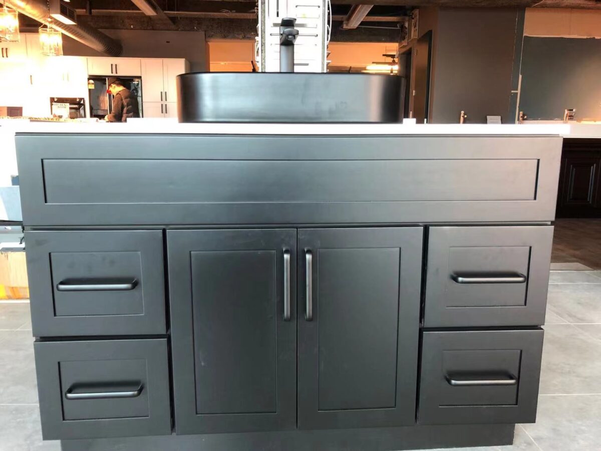 微信图片_20210731090235 Black kitchen cabinet with modern design and sleek handles.